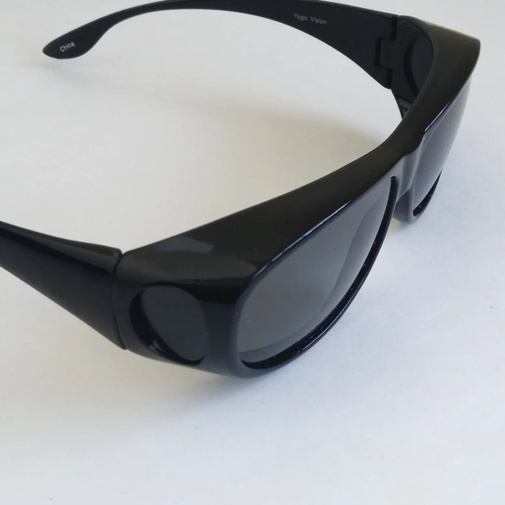 Yogo Vision Black Polarized Sunglasses w Case (Fits Over Your Own Eye Glasses)
